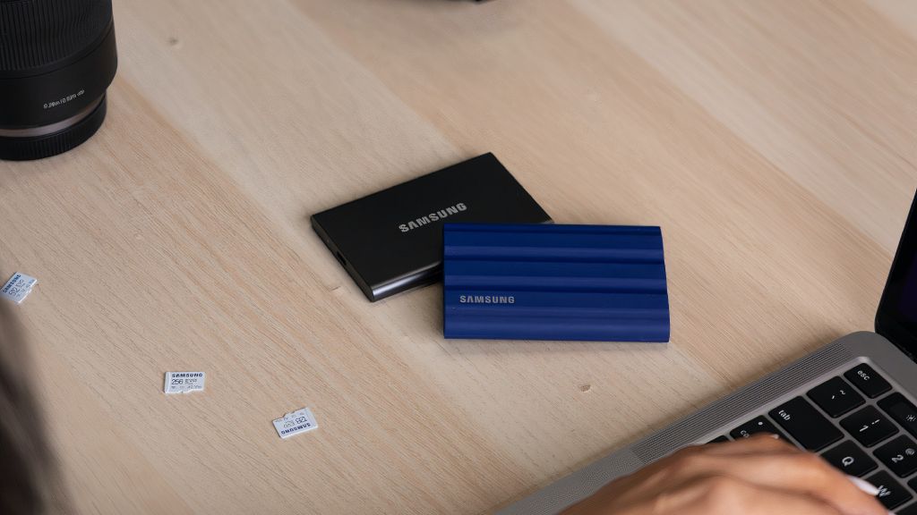 拡張ストレージを取り付ける